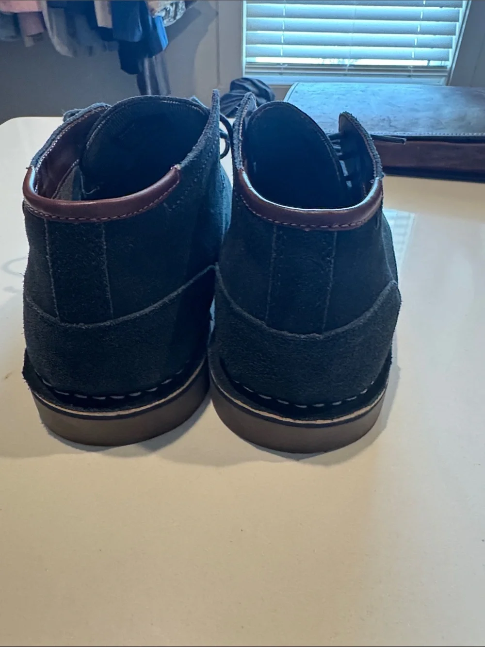 Kenneth Cole Navy Suede Chukka Boots – Men’s Size 13